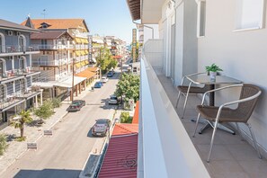 تناول الطعام بالخارج