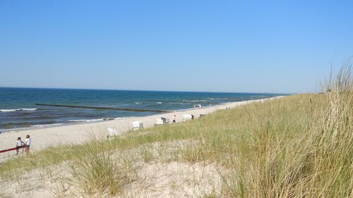 "Strandvergnügen 2", 100 m zum Traumstrand, ganzer Terrassen-Bungalow mit Parken