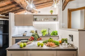 Refrigerador, microondas, horno, lavavajillas