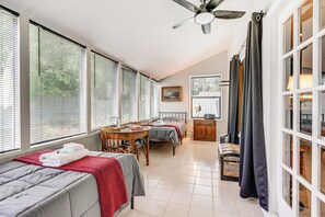 4 chambres, fer et planche Ă repasser, lit parapluie, accĂšs Internet