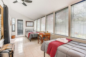 4 chambres, fer et planche Ă repasser, lit parapluie, accĂšs Internet