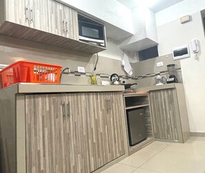 Fridge, microwave, stovetop, electric kettle