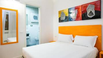 Economy dubbelrum - utsikt mot staden | Individuell inredning, unika möbler, skrivbord och gratis wi-fi