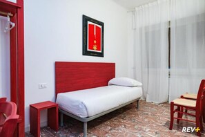 Individuell dekoriert, individuell eingerichtet, Schreibtisch