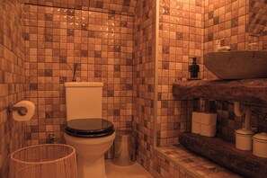 Doccia, asciugacapelli, bidet, asciugamani