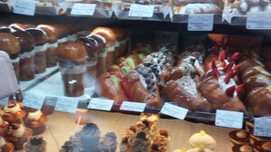 A bakery display case with various pastries and desserts. - Manuela Apartments 1 Plebiscito Quartieri Spagnoli (Naples)
