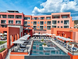 2 piscine all'aperto