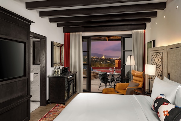 Premium bedding, down comforters, minibar, in-room safe