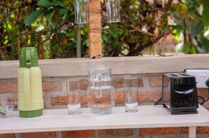 Frokost med lokale retter er inkludert hver dag