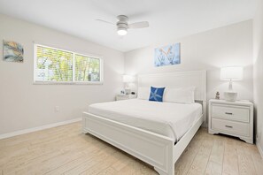2 bedrooms, iron/ironing board, free WiFi, bed sheets - Beautiful Two Bedroom/ Two Bath Bianco Sands, Quick Walk to Beach! (Siesta Key)