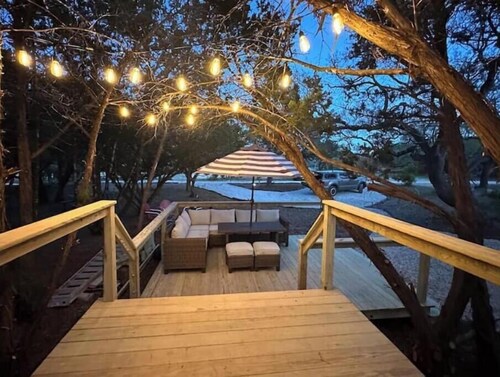 The Cozy Oak Cottage at The Red Barn Ranch