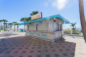 Property grounds - Oceanfront, Family-Sized Penthouse With Tiki Bar, Pool & Close to Attractions!   (Panama City)