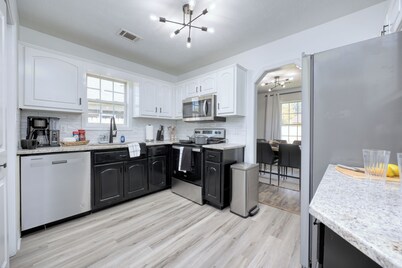Cozy Family-Sized Home Minutes to Ft Moore and Downtown Columbus