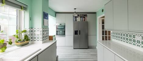 Fridge, microwave, oven, dishwasher