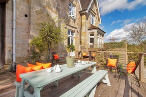 Outdoor dining - Sanctuary Forest Row, countryside village escape - Pass the Keys (Forest Row)