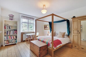 5 soverom, strykejern/-brett, wi-fi (inkludert) og sengetøy