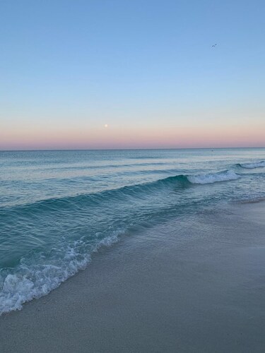 Dolphin House  Beach Cottage - on the West End