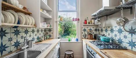 Fridge, oven, dishwasher, toaster