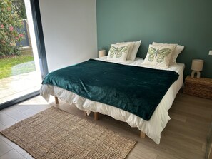 6 quartos, ferros/tábuas de passar roupa, Wi-Fi, roupa de cama