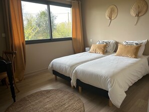 6 habitaciones, tabla de planchar con plancha, wifi y ropa de cama 