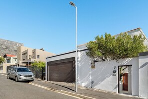 Exterior - Devil's Peak Family Haven + Pool + Braai (Cape Town)