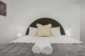 3 chambres, coffres-forts dans les chambres, fer et planche à repasser