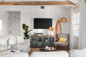 Smart-TV, Videospiele, Bücher, Musikbibliothek