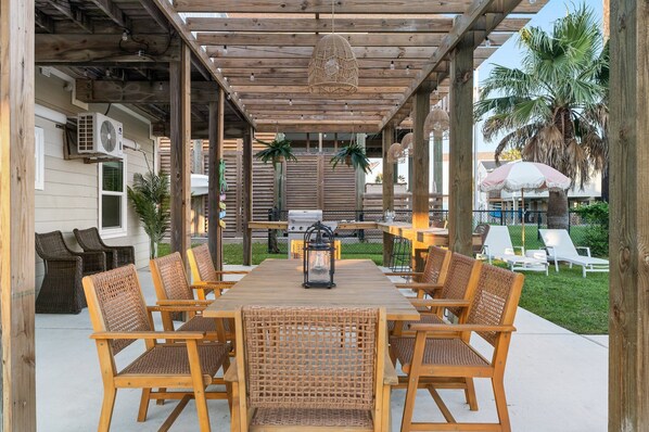 Outdoor dining
