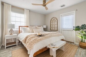 4 soverom, skrivebord, strykejern/-brett og wi-fi (inkludert)