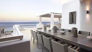 Outdoor dining - Villa in Paraga with 8 bedrooms sleeps 16 (Paraga)