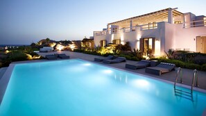 Pool - Villa in Paraga with 8 bedrooms sleeps 16 (Paraga)