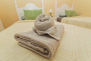 2 bedrooms, iron/ironing board, free WiFi, bed sheets - 032 La Loma Dream Apart - Alicante Holiday (Torrevieja)