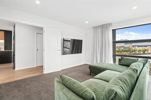 Living area - Scenic Riverslea - Wanaka Holiday Home (Wanaka)