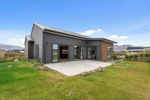 Exterior - Scenic Riverslea - Wanaka Holiday Home (Wanaka)