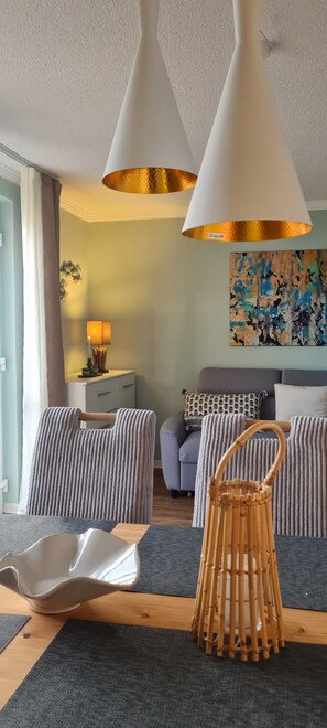 Living area - "strandvergnügen 3", 100 m zum Traumstrand, Ganzer Terrassen-bungalow mit Parken (Rostock)