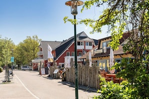 Outdoor dining - "strandvergnügen 3", 100 m zum Traumstrand, Ganzer Terrassen-bungalow mit Parken (Rostock)