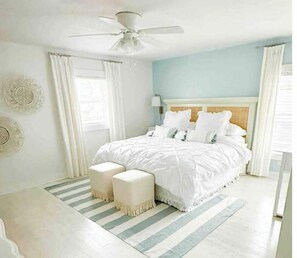 3 bedrooms, desk, iron/ironing board, travel cot