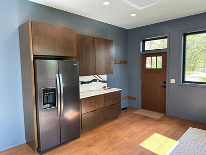 Luxury, 3.5 mi from VT, Private