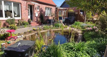 Liebevoll eingerichtete Ferienwohnung mit eigenem Eingang und Vorgarten