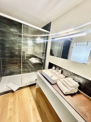 Bathroom - Hotel Des Alpes (Inden)