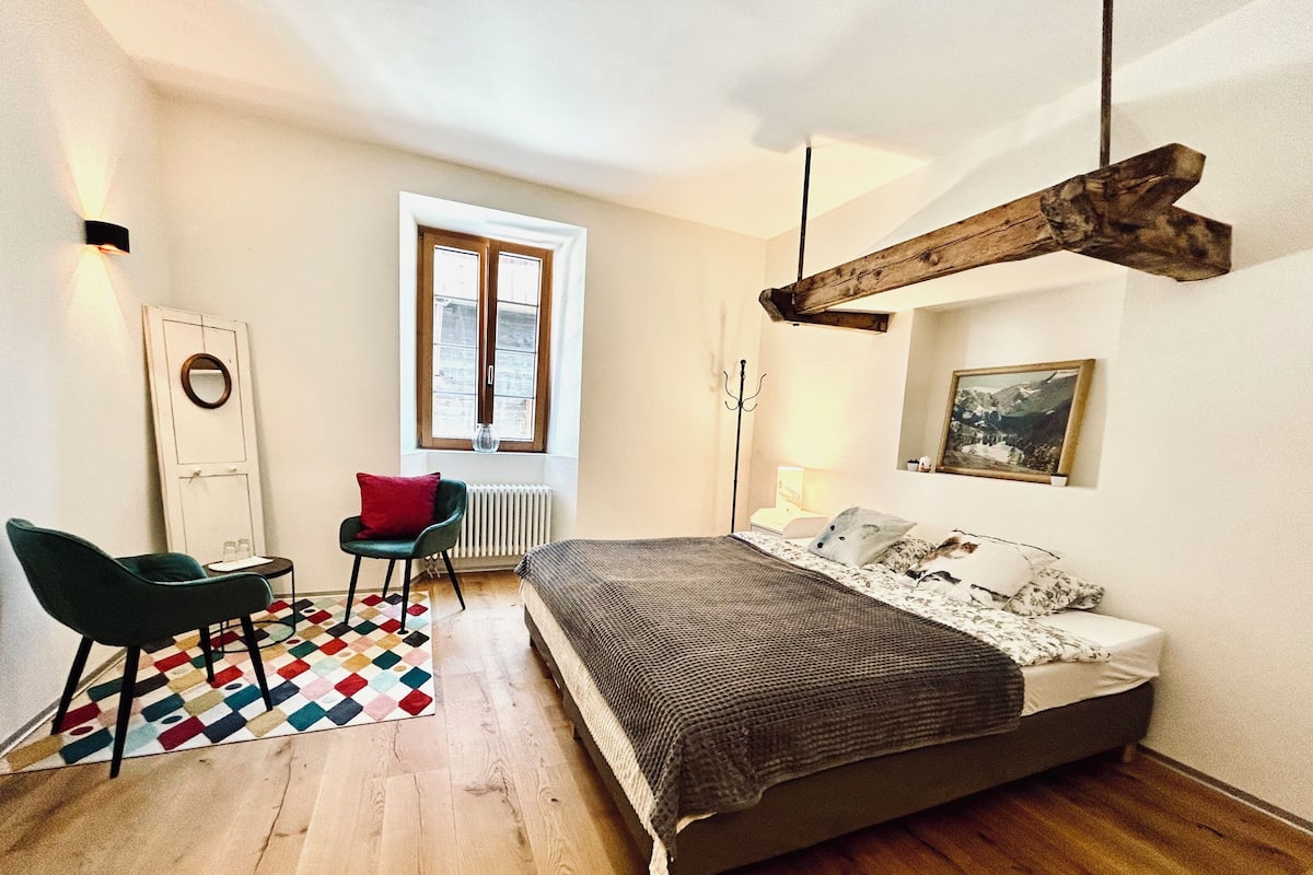 Comfort Room, 1 King Bed | 1 bedroom, individually decorated, individually furnished