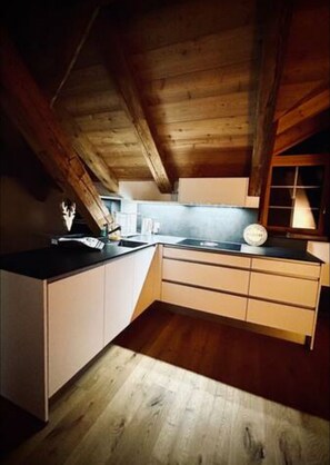 Family Studio Suite | In-room dining
