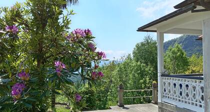 Freistehendes Ferienhaus am Dorfrand mit Panoramablick auf den Lago Maggiore
