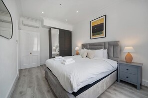 Lägenhet Design | Mörkläggningsgardiner, strykjärn/strykbräda, gratis wi-fi och sängkläder