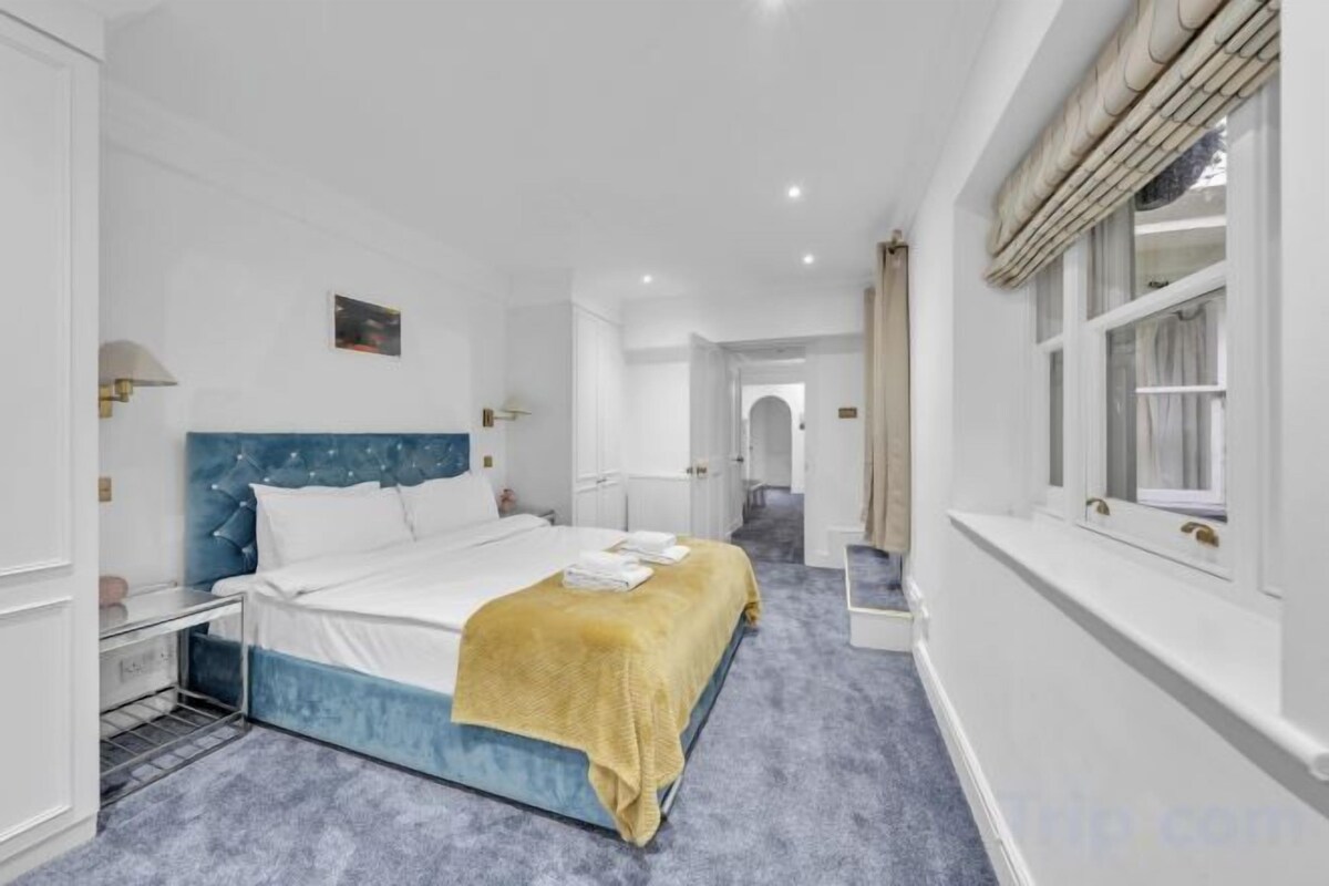 Blackout curtains, iron/ironing board, free WiFi, bed sheets