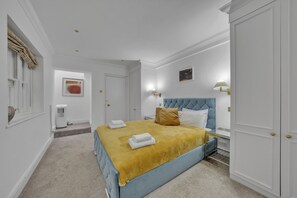 Family Apartment, 3 Bedrooms | Blackout drapes, iron/ironing board, free WiFi, bed sheets - The Belgravia Residences (London)