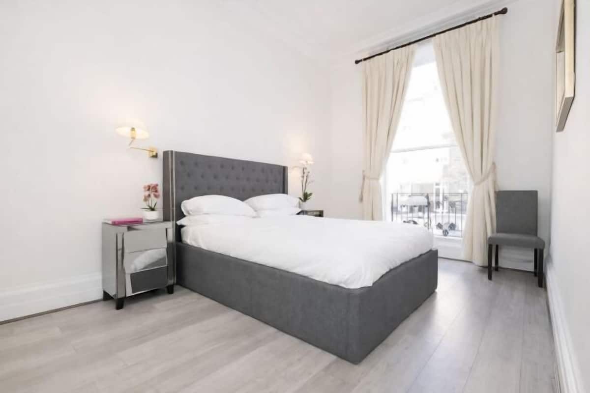 Verdunkelungsvorhänge, Bügeleisen/Bügelbrett, kostenloses WLAN