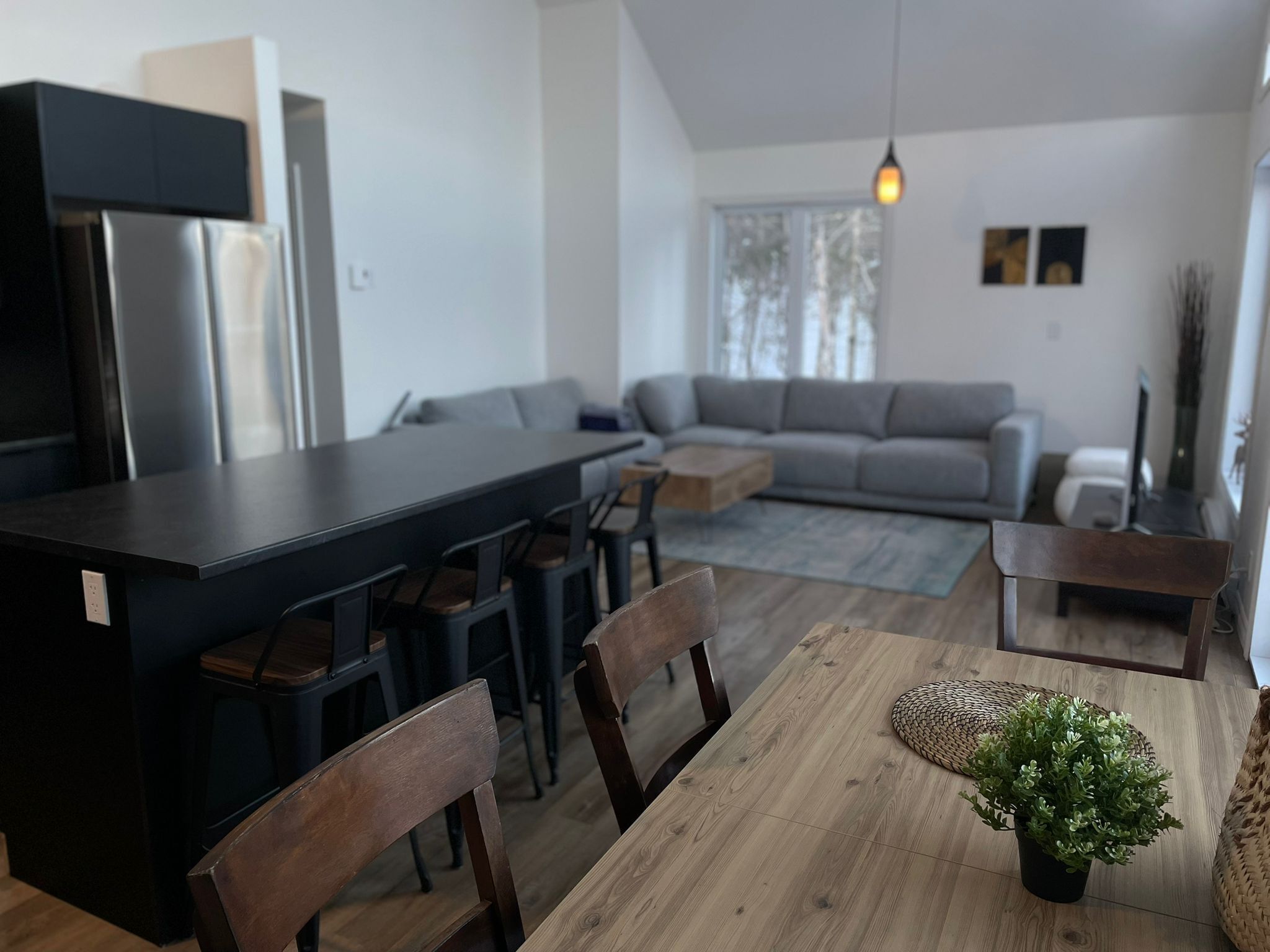 Smart TV, chimenea y futbolito 