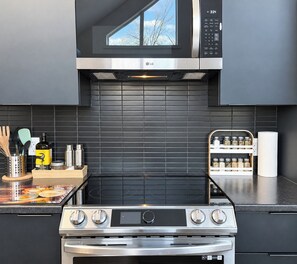 Private kitchen - Modern Spa Chalet near Lac des Îles · Ski Montcalm 20 min · Pets OK (Entrelacs)