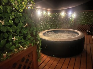 Indoor spa tub - Artful Asheville Oasis ~ Private Hot Tub, Fire Pit, Peaceful Wooded Stay (Swannanoa)